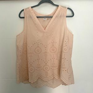 NWOT GAP womens embroidered top